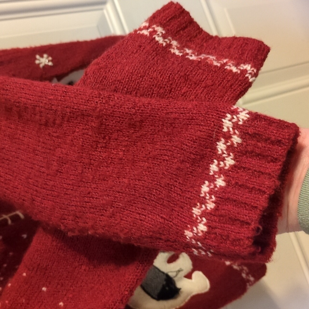 Stay Cozy and Chic with Croft & Barrow's Winter Polar Bear Fair Isle Sweater - Picture 4 of 16